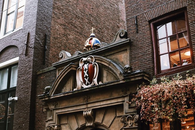 Amsterdam City Center & History - Exclusive Guided Walking Tour - Canal houses and the quiet Begijnhof