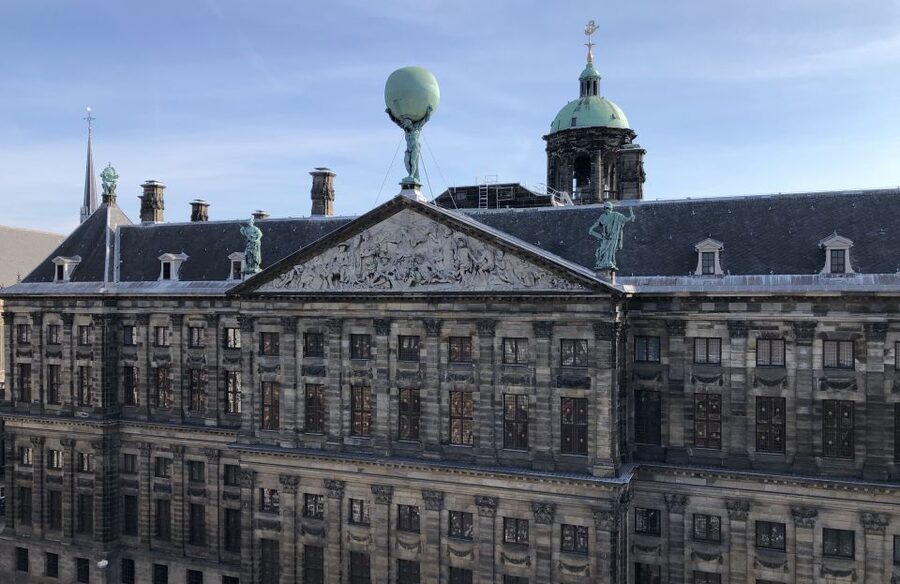 Amsterdam: City Center Walking Tour in italian - Kalverstraat and the turn toward Begijnhof