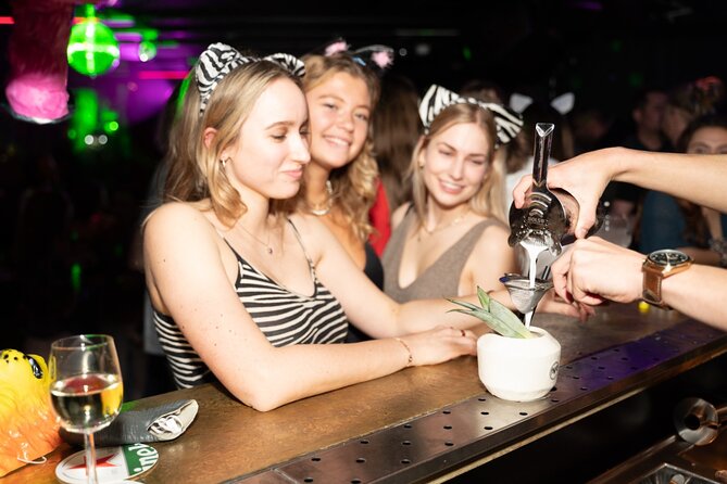Amsterdam: City Centre Bar Crawl and Nightlife Experience - What this Amsterdam night is really selling