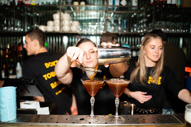 Amsterdam: City Centre Bar Crawl and Nightlife Experience - The first 30 minutes and the drinks question
