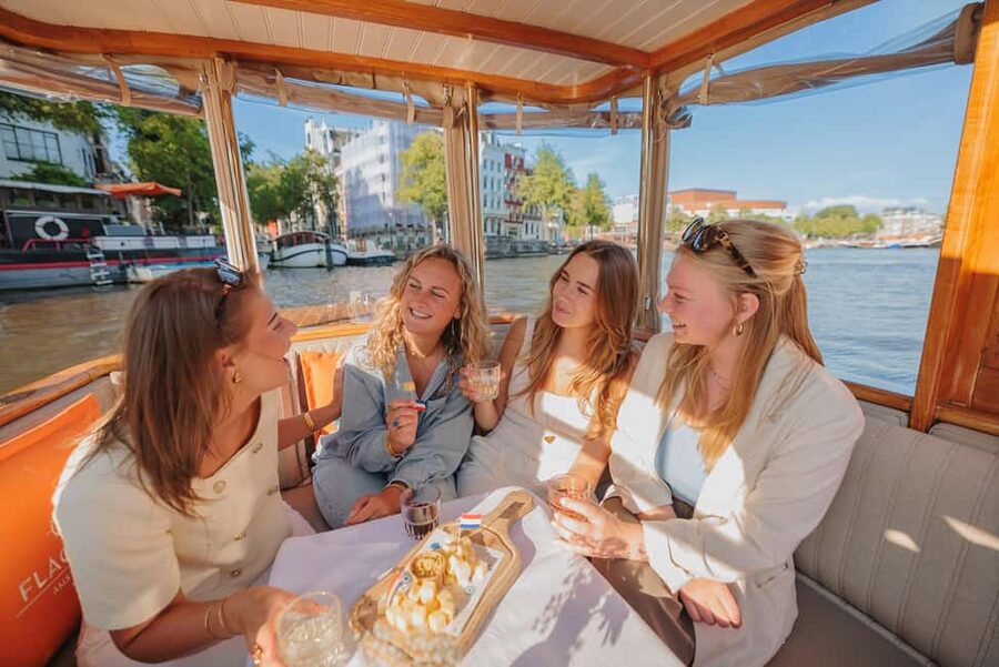 Amsterdam: Classic Boat Cruise with Optional Cheese & Wine - Who will get the most from this cruise