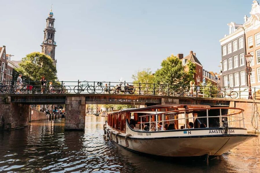 Amsterdam: Classic Boat Cruise with Optional Cheese & Wine - H’ART Museum, Stopera, and Groenburgwal