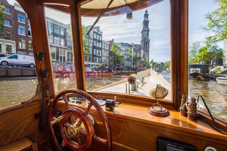 Amsterdam: Classic Boat Cruise with Optional Cheese & Wine - What the cheese and drinks option adds