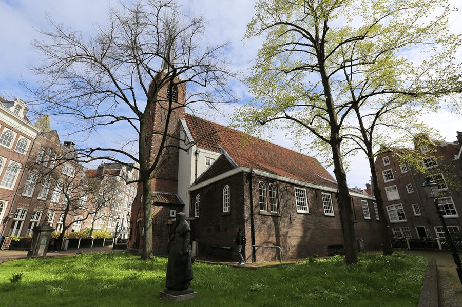 Amsterdam: Classical Music Concert at the Begijnhof - What happens from arrival to the final note