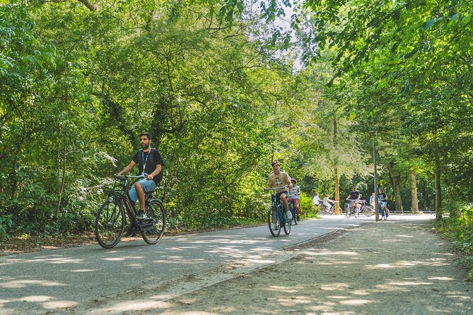 Amsterdam: Countryside Bike Tour - Thirty minutes through Amsterdam-Noord