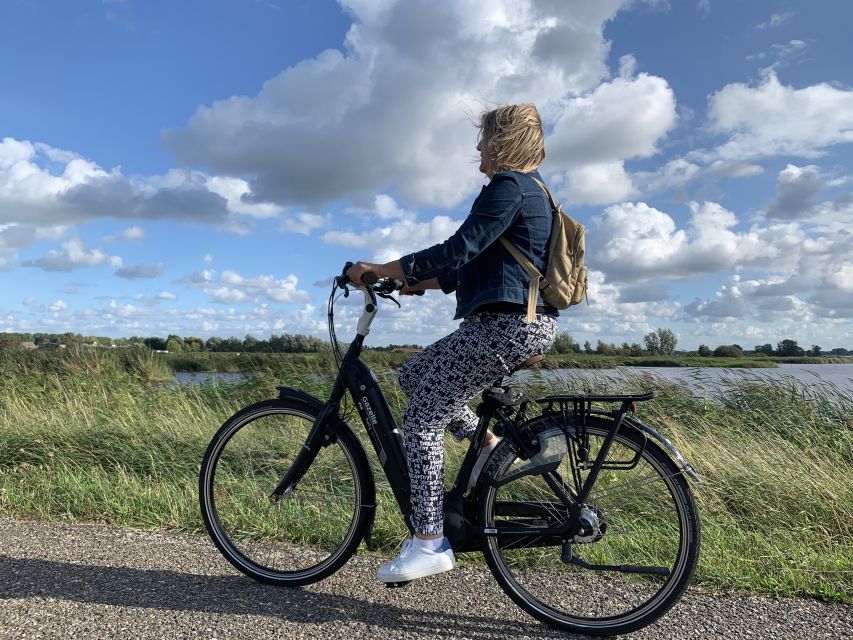 Amsterdam: Countryside Bike Tour and Zaanse Schans Windmills - Riding through Monet’s wetlands
