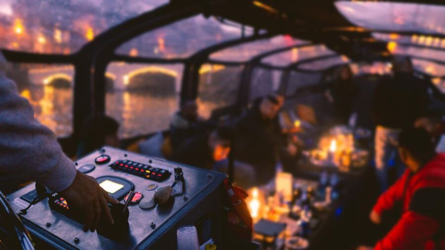 Amsterdam: Covered Canal Booze Cruise with Unlimited Drinks - Key points to know before booking