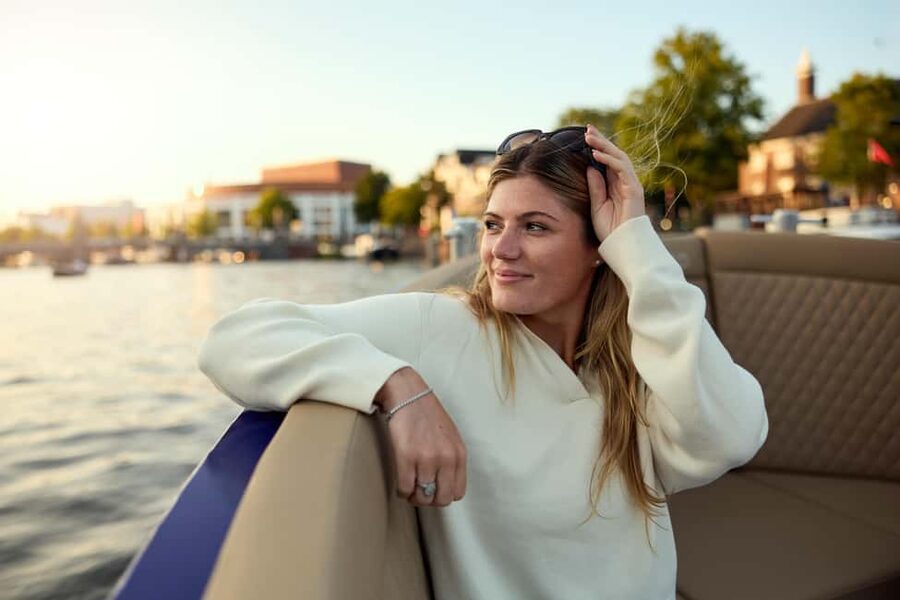 Amsterdam: Cozy Evening Canal Cruise With Open Bar Option - Sea Palace, NEMO, and Amsterdam’s eastern waterfront