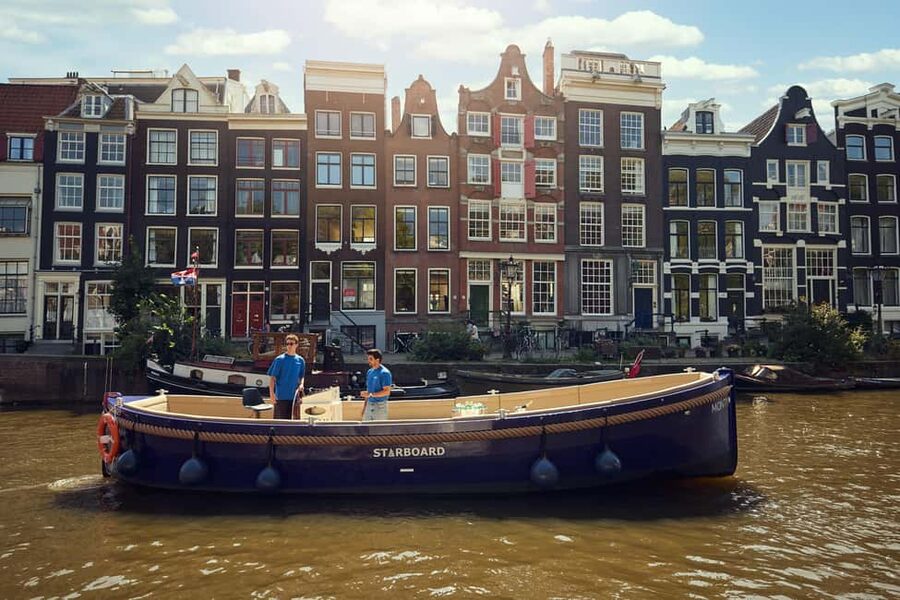 Amsterdam: Cozy Evening Canal Cruise With Open Bar Option - Prinsengracht, Jordaan, and the Nine Streets