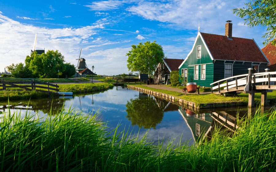 Amsterdam: Day Tour Keukenhof and Zaanse Schans Windmills - The road south to Keukenhof