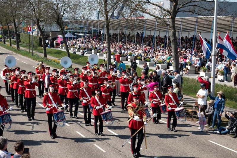 Amsterdam: Day Trip to Flower Parade & Keukenhof on April 18 - Key points at a glance