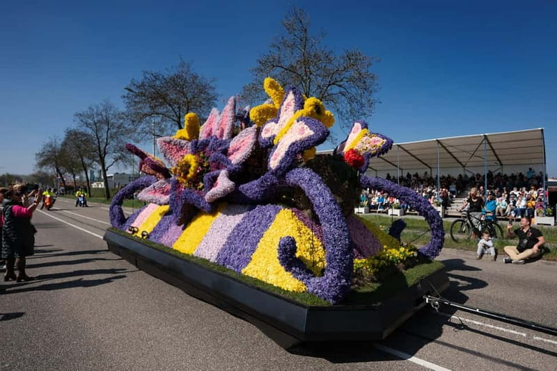 Amsterdam: Day Trip to Flower Parade & Keukenhof on April 18 - From parade floats to Keukenhof’s flower beds