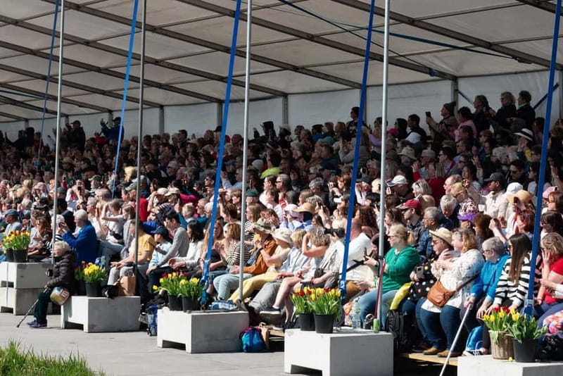 Amsterdam: Day Trip to Flower Parade & Keukenhof on April 18 - What the $164 price really covers