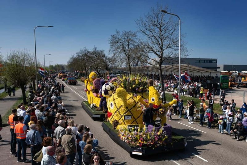 Amsterdam: Day Trip to Flower Parade & Keukenhof on April 18 - Should you book this April 18 trip?