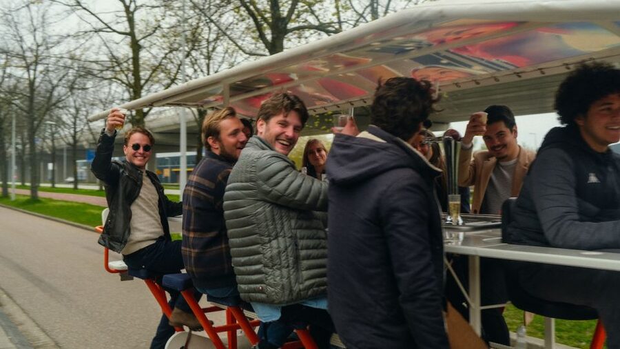 Amsterdam: Dutch Beer Bike Blast Tour with Onboard Bar - What the guide does, and what the guide does not do