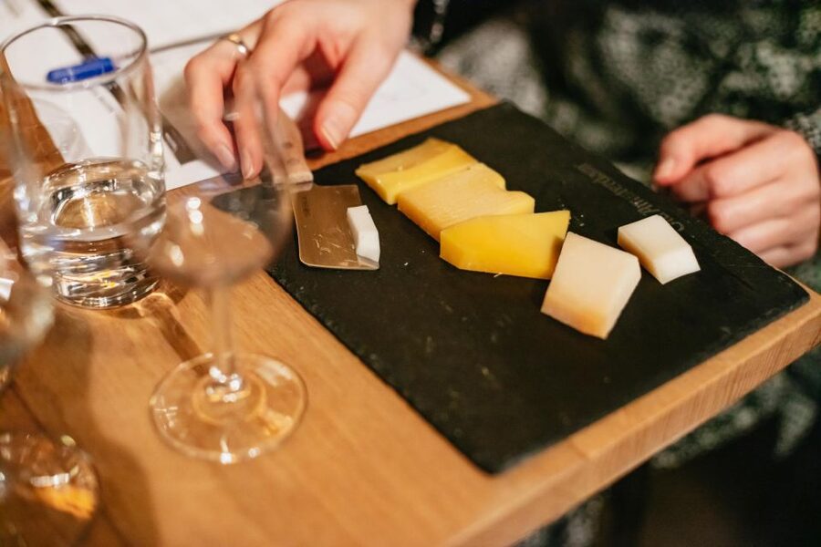 Amsterdam: Dutch Cheese Tasting Experience with Wine - Red, white, and port with the cheese