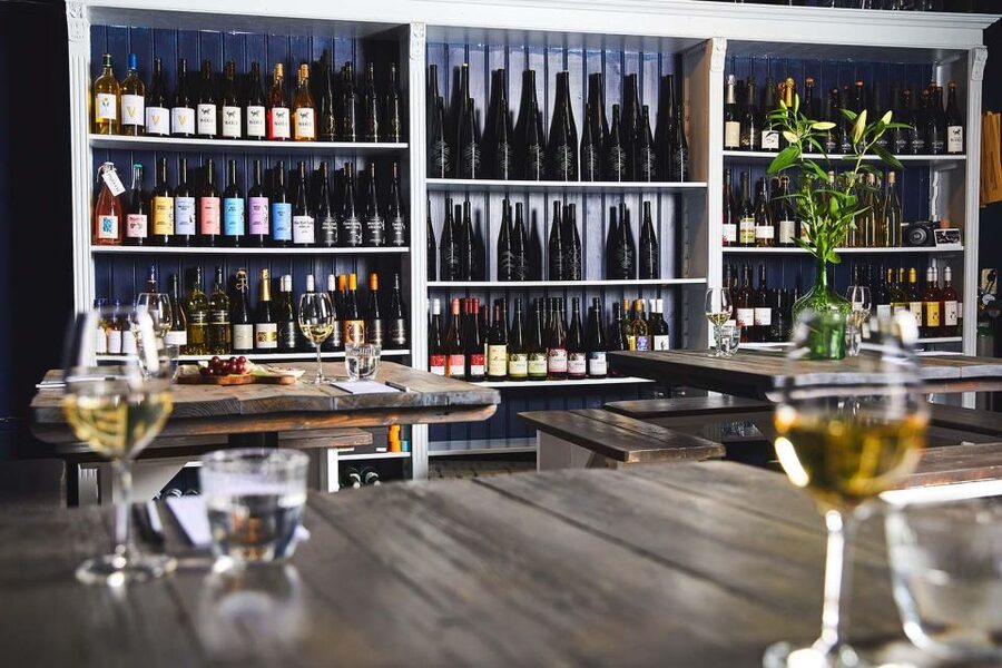 Amsterdam: Dutch Wine Tasting with Sommelier - Bread, pairings, and the real food value