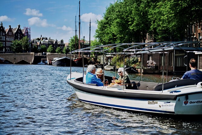 Amsterdam Essence in German: 90-minute waterway trip - Meeting skipper Paap at Prinsengracht 375