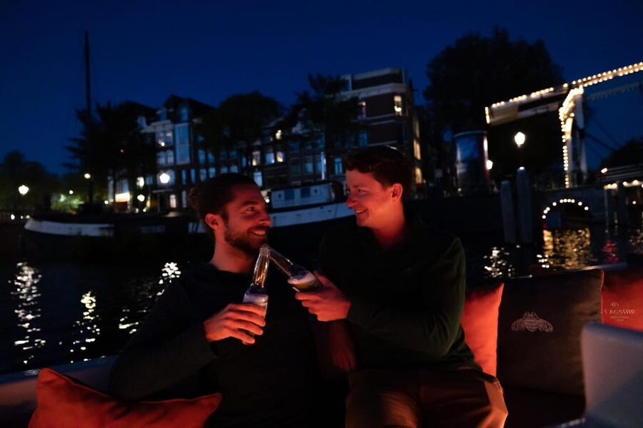 Amsterdam: Evening Canal Cruise with (Open) Bar on Board - Drinks, blankets, and the real value of the ticket