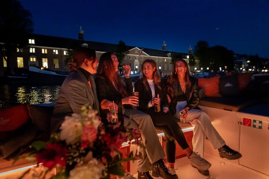 Amsterdam: Evening Canal Cruise with (Open) Bar on Board - Amsterdam Light Festival dates
