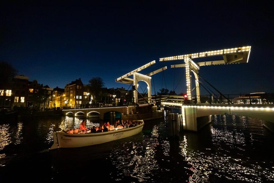 Amsterdam: Evening Canal Cruise with (Open) Bar on Board - Practical advice for a smoother hour