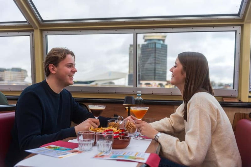 Amsterdam: Evening Cocktail Cruise along the canals - How the mood changes with the crowd