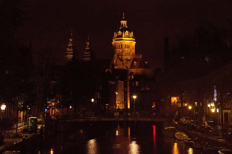 Amsterdam: Evening Cocktail Cruise along the canals - Who should book this cruise?
