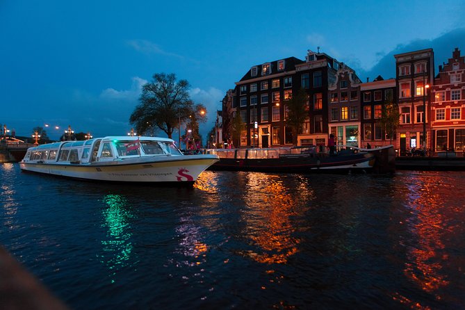 Amsterdam Evening Cocktail Cruise with snacks - What this Amsterdam night cruise is really like