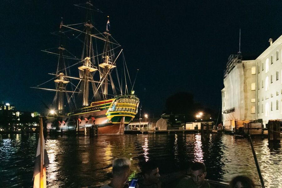 Amsterdam: Evening Cruise with Optional Wine and Snacks - Price, comfort, and who gets the best value