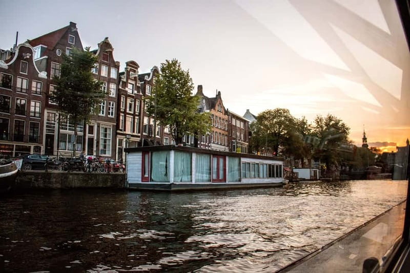 Amsterdam: Evening Pizza Cruise Along the Canals - Magere Brug, the Dancing Houses, and NEMO