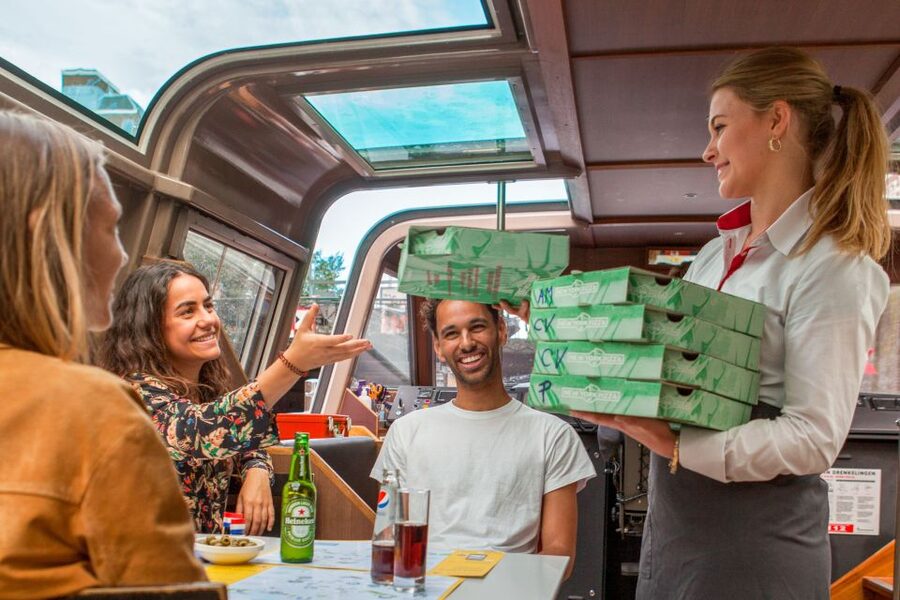 Amsterdam: Evening Pizza Cruise Along the Canals - What the boat experience feels like