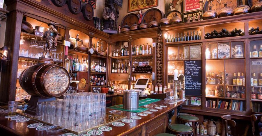 Amsterdam: Exclusive Red Light District Tour and Drink - Key points to know before booking