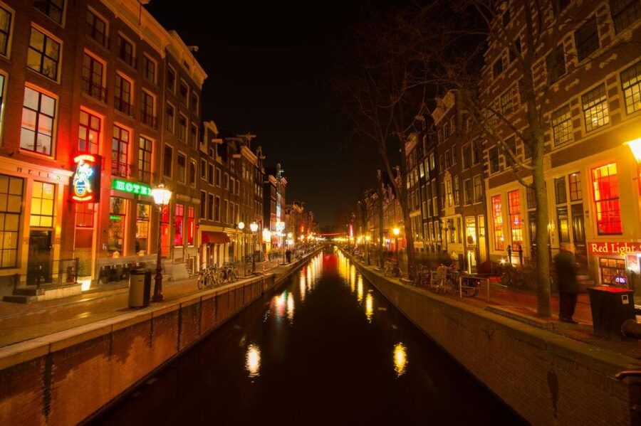 Amsterdam: Exclusive Red Light District Tour and Drink - Starting near Amsterdam Central Station