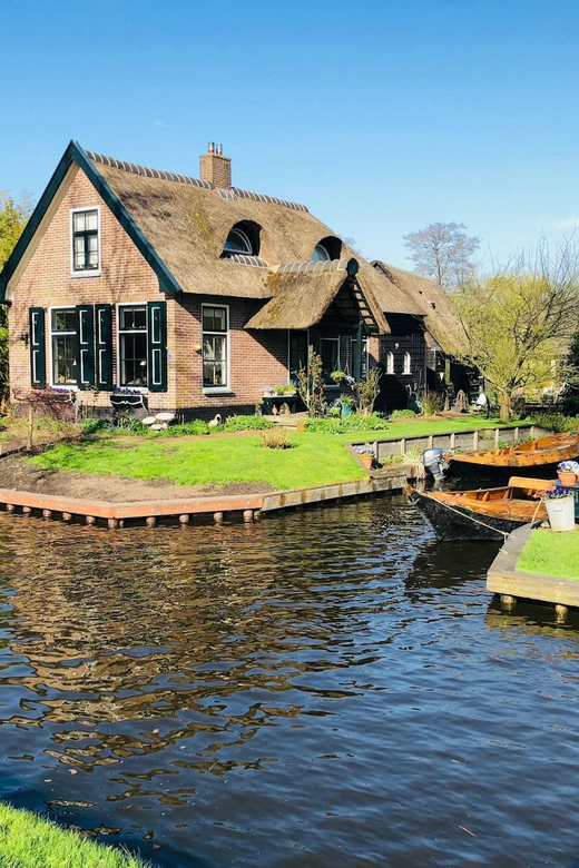 Amsterdam: Explore Giethoorn in a Private Tour with Driver - What the Private Driver Adds