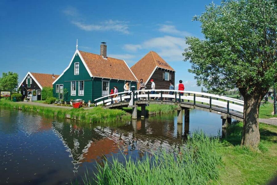 Amsterdam: Explore Zaanse Schans: Half-Day Luxury Coach Trip - What happens at the cheese maker
