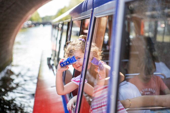 Amsterdam Family-Friendly Canal Cruise with Snackbox Option - Family details, snacks, and comfort