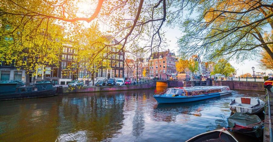 Amsterdam Family Friendly Historical Walking Tour - A family-friendly way to meet Amsterdam’s old center