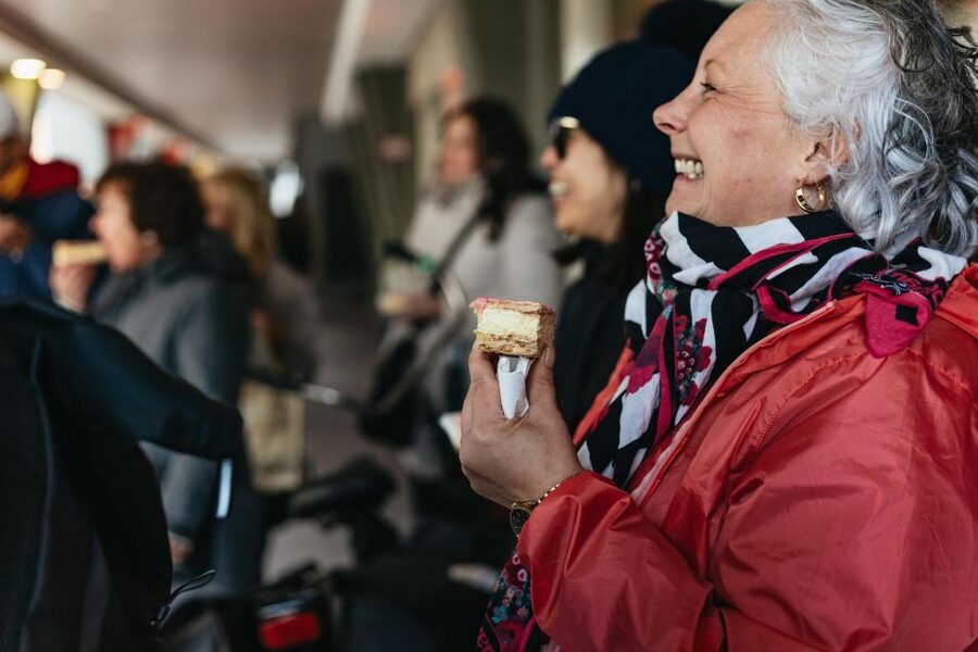 Amsterdam: Food and Culture Walking Tour with Tastings - Exploring the Jordaan between bites