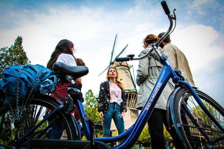 Amsterdam full day: Walking, Biking & Cruising with Lunch - Who should book this full-day format?