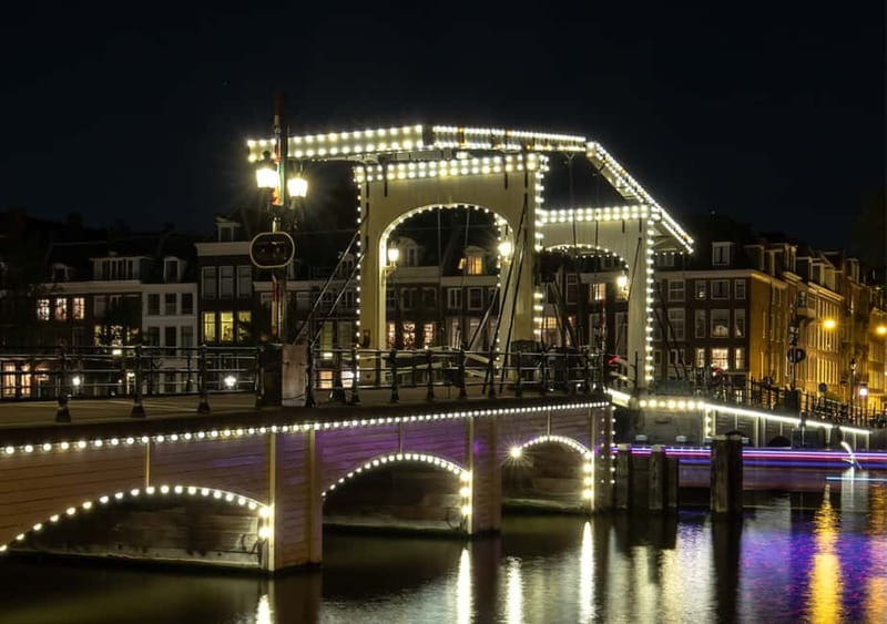 Amsterdam: German Canal Cruise with Unlimited Drinks Option - The German guide and the tone on board
