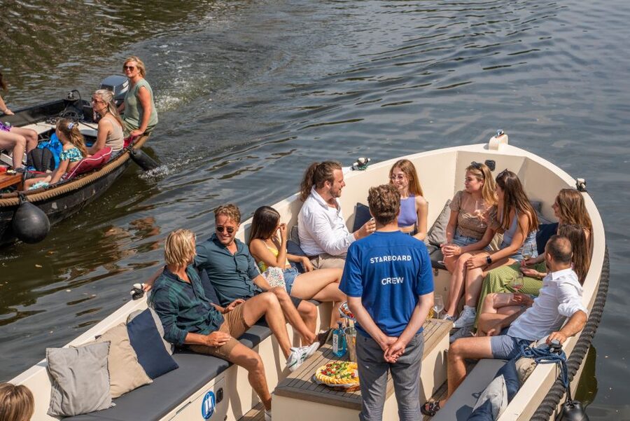 Amsterdam: German Guided Canal Cruise with on Board Bar - Meeting the boat near Rembrandtplein
