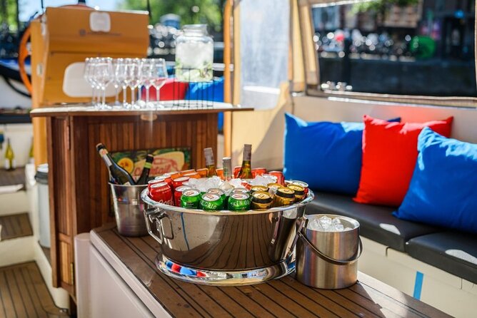 Amsterdam: German-speaking boat trip with bar on board - The Herengracht and the Golden Bend