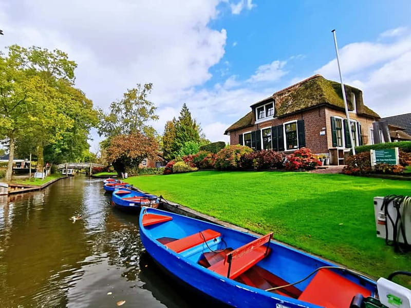 Amsterdam: Giethoorn, Afsluitdijk and Zaanse Schans Day Trip - Leaving Amsterdam in a small minivan