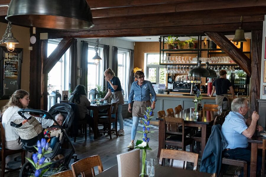 Amsterdam: Giethoorn Tour Scenic Cruise, Cheese & Free Time - Three hours to walk, eat, and make your own plan