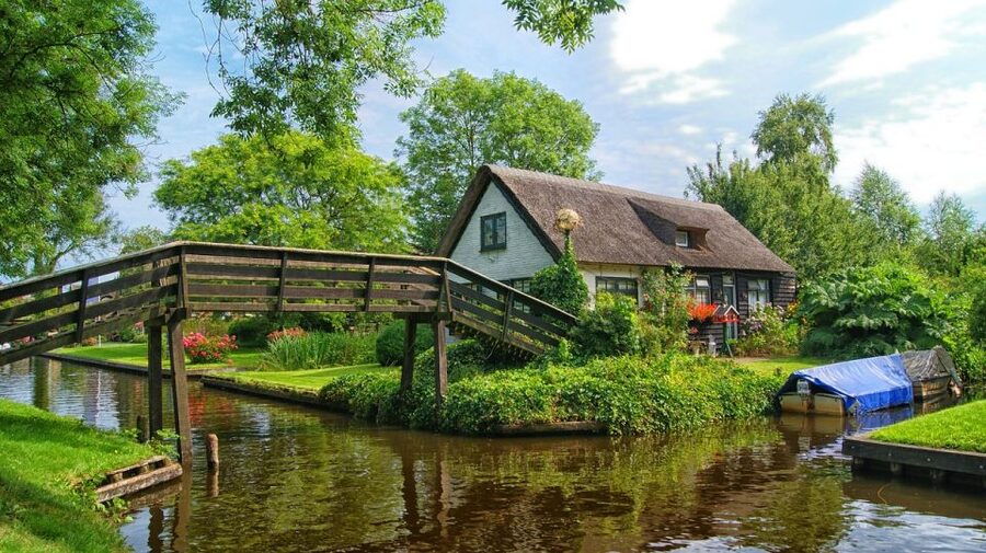 Amsterdam: Giethoorn Tour with Canal Cruise and Windmills - Zaanse Schans and the windmills