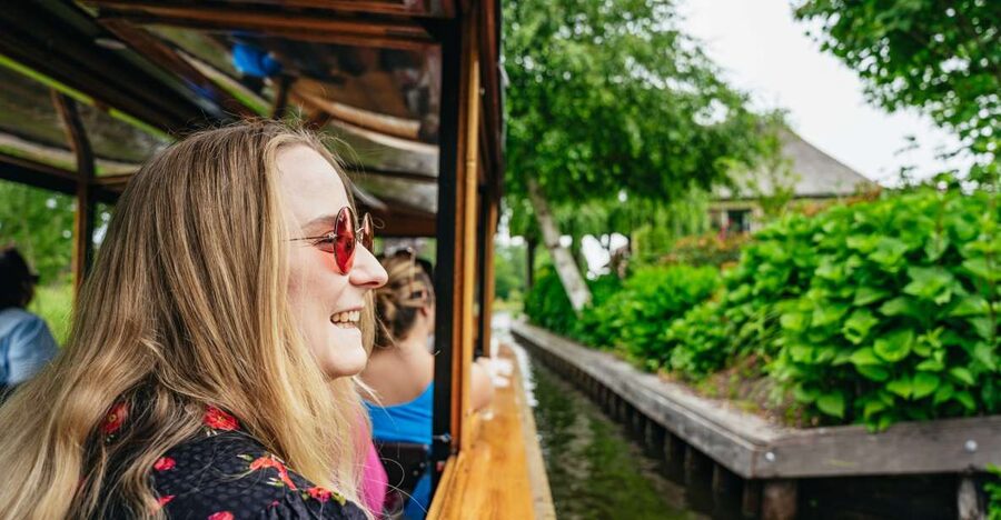 Amsterdam: Giethoorn, Volendam, and Zaanse Schans Tour - Transport, walking, and the real pace of the day