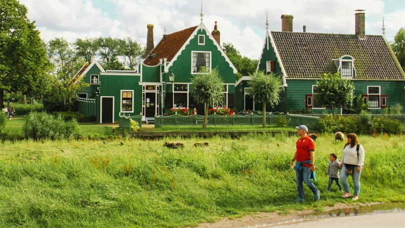 Amsterdam: Giethoorn & Zaanse Schans Small Group Day Trip - FAQ