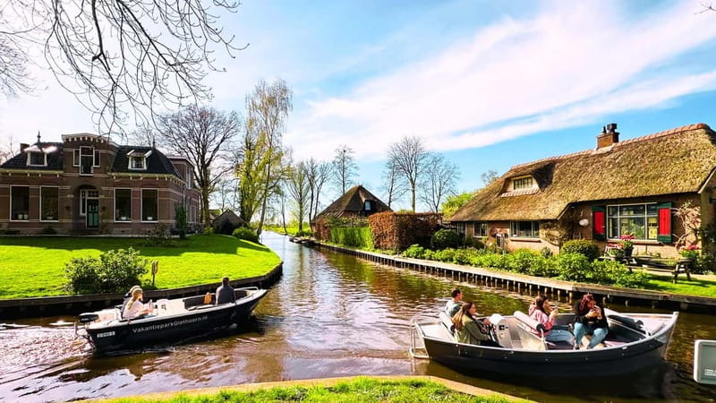 Amsterdam: Giethoorn & Zaanse Schans Small Group Day Trip - Who should book this countryside combination