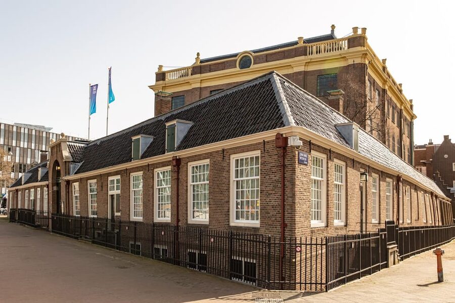 Amsterdam: Guided Anne Frank Small-Group Walking Tour - Ending at the Anne Frank Statue