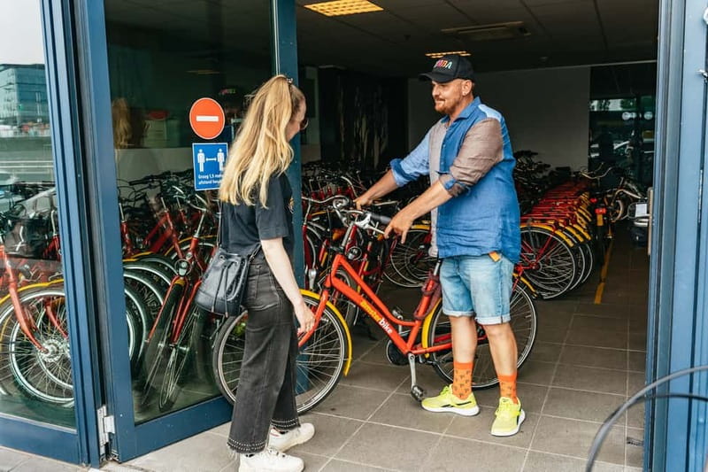 Amsterdam: Guided Bike Tour City Centre in EN/DE/FR/ES - The guides, pace, and group size